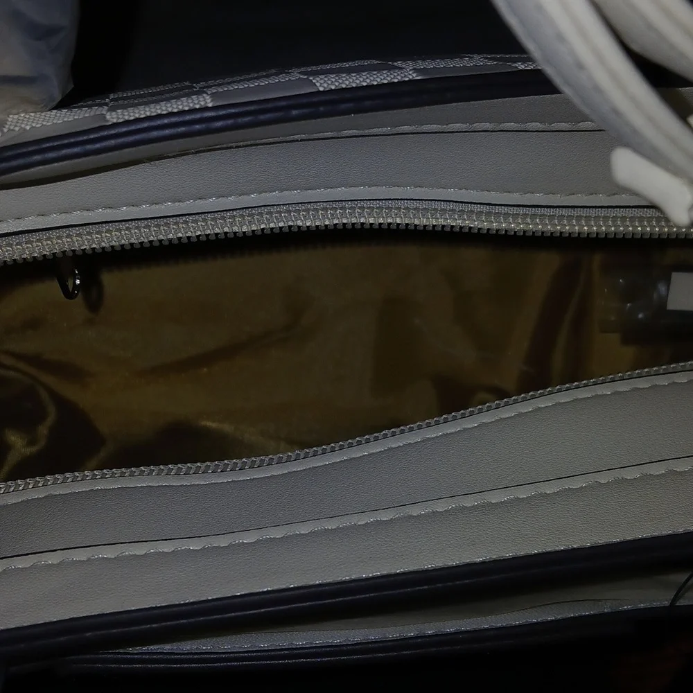 NWT Tahari Ivory Checkered Satchel Crossbody Strap Included - Picture 6 of 8